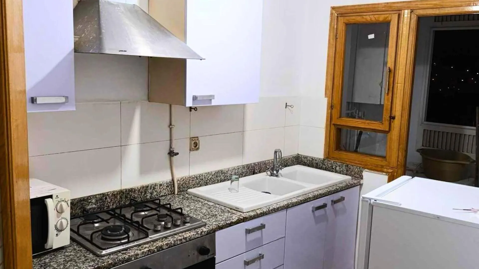 Cozy 1Br Studio In Central Ennasr, 8Th Floor, Fast Wi-Fi 아리아나 0*,  튀니지
